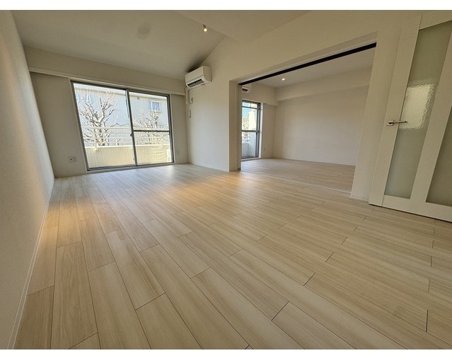 居室・リビング　開放感のあるゆったりとしたお部屋です♪