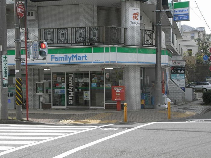 コンビニ　ファミリーマート（コンビニ）まで30m