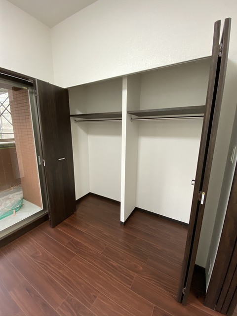 収納　大容量のクローゼットが二つ並びます