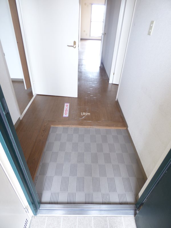 玄関　※同タイプの他のお部屋です
