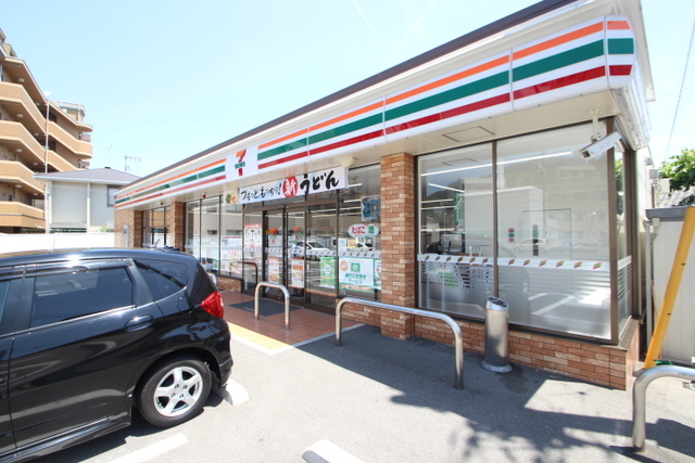 コンビニ　セブンイレブン（コンビニ）まで400m