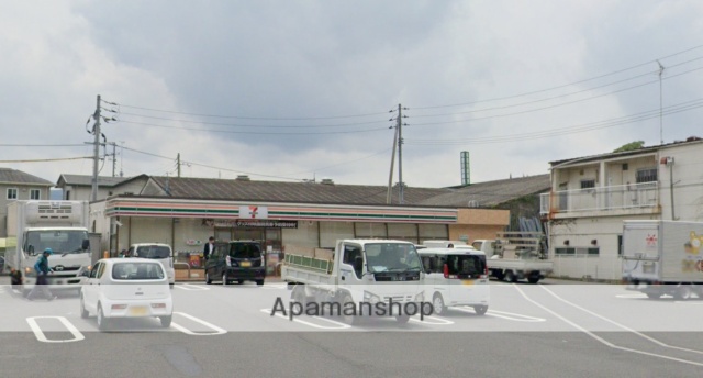 コンビニ　セブンイレブン（コンビニ）まで708m