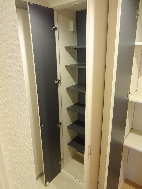 玄関　★高さ調節可能なシューズクローク★