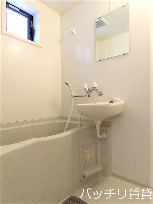 バス・シャワールーム　別号室タイプの為、現状を優先致します。