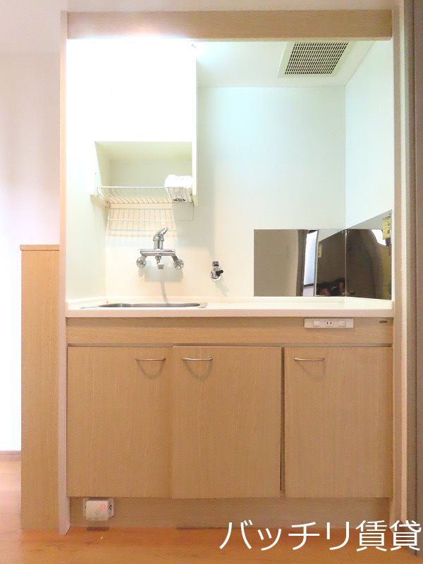 キッチン　別号室タイプの為、現状を優先致します。