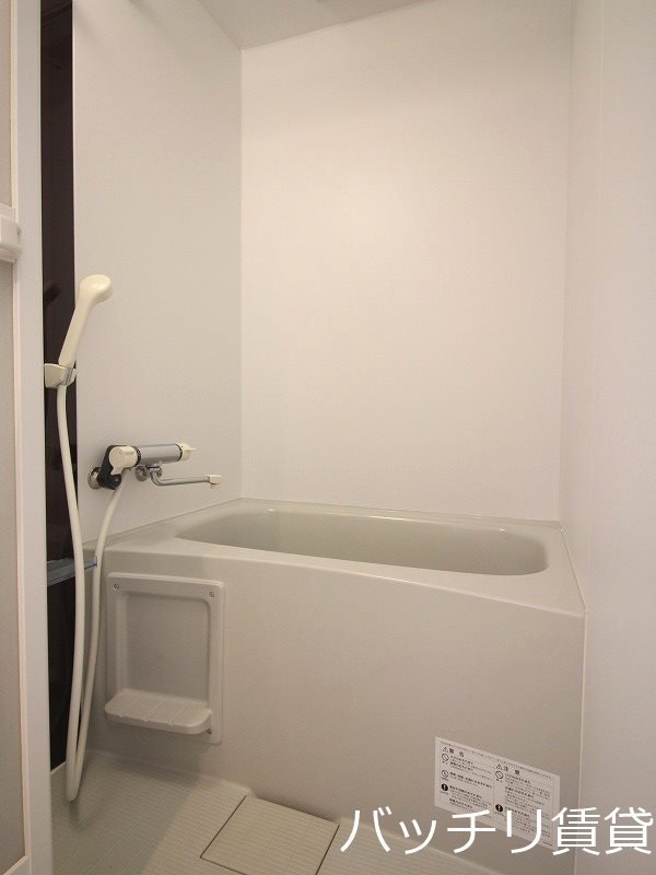 バス・シャワールーム　同型タイプの為、現状を優先致します。