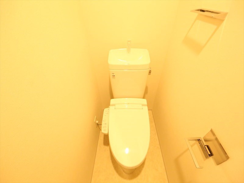 トイレ　温水洗浄暖房便座付きトイレ