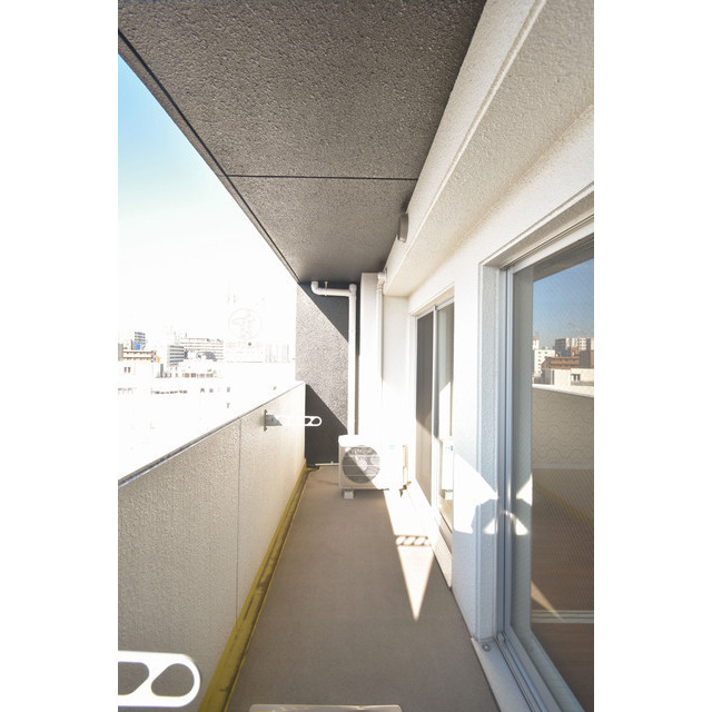 バルコニー　開放的で明るい空間を演出してくれるバルコニーです