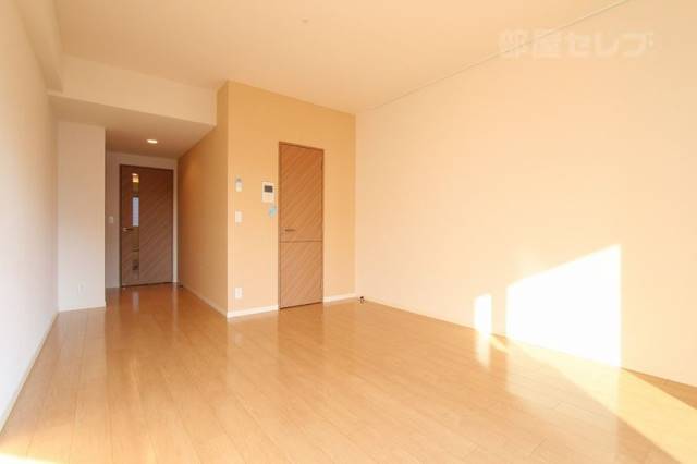 居室・リビング　※５０３号室内装写真参照