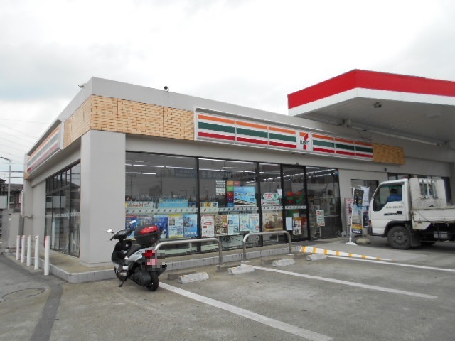 コンビニ　セブンイレブン梅田３丁目店（コンビニ）まで350m