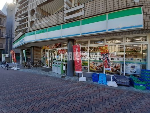 コンビニ　ファミリーマート 福岡姪の浜三丁目店（コンビニ）まで30m