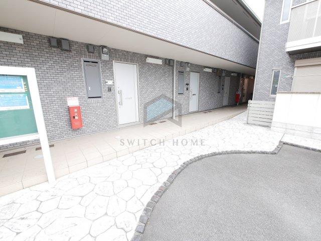 エントランス　落ち着いたエントランスです