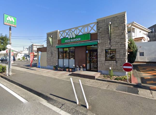 飲食店　モスバーガー岡山花尻店（飲食店）まで581m