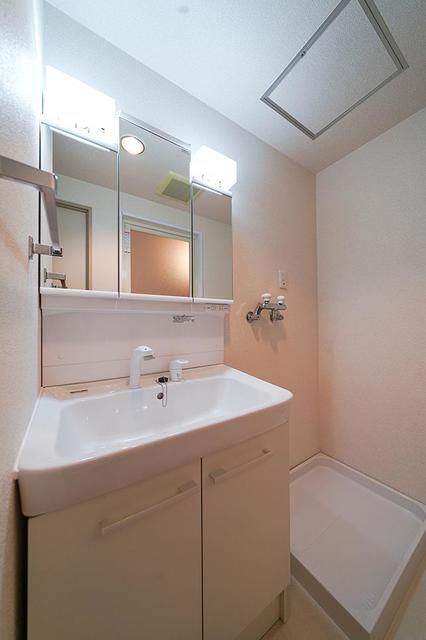 洗面設備　※写真は同タイプ住戸です。
