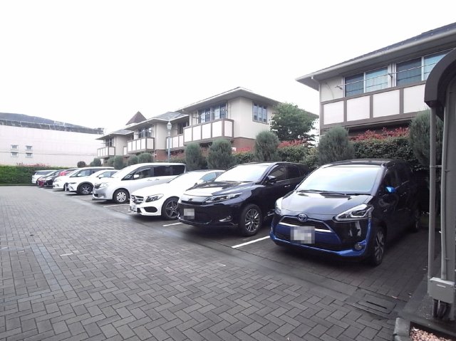 駐車場　敷地内に駐車場有