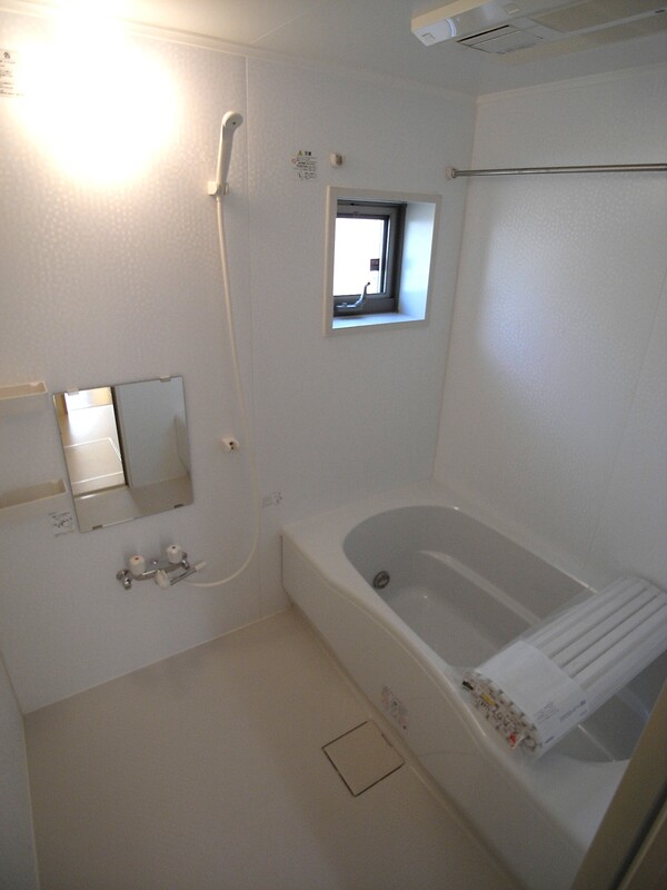 バス・シャワールーム　窓のあるお風呂