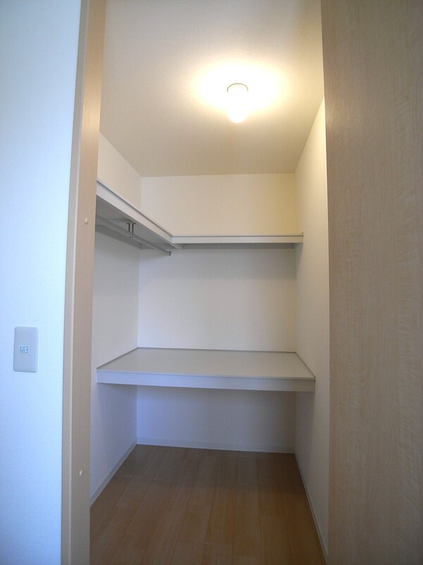 収納　ハンガーポール付のクローゼット