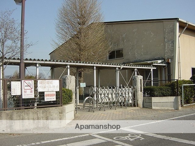 小学校　伊勢崎市立北第二小学校（小学校）まで323m