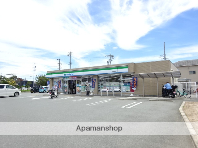 コンビニ　ファミリーマート（コンビニ）まで374m