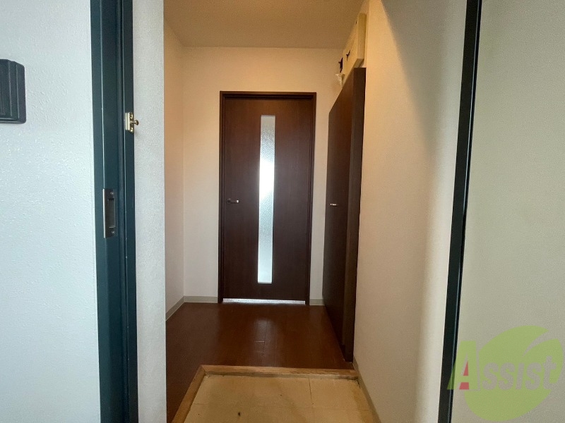 玄関　玄関の様子です。明るい印象ですね。気分もあがりそう。