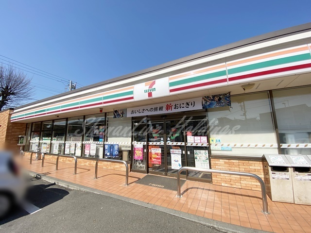 コンビニ　セブンイレブン 藤沢亀井野北店（コンビニ）まで304m