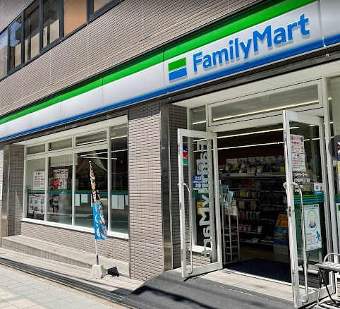 コンビニ　ファミリーマート 内久宝寺町三丁目店（コンビニ）まで207m