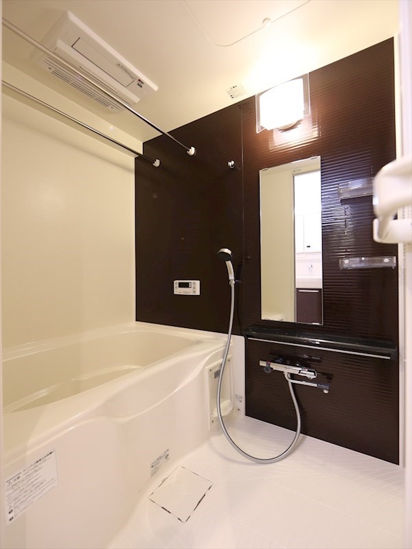 バス・シャワールーム　浴室暖房乾燥機付　追い焚き・オートバス機能付お風呂