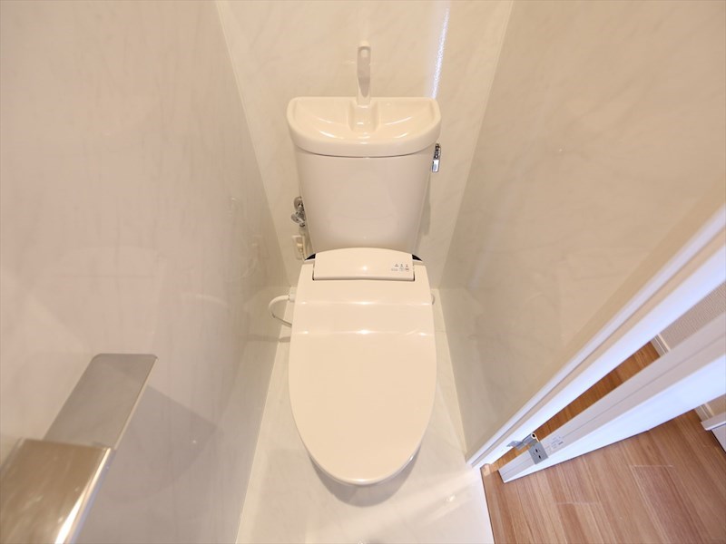 トイレ　温水洗浄暖房便座付トイレ