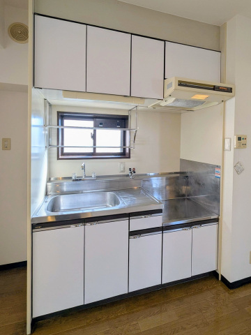 キッチン　窓付き