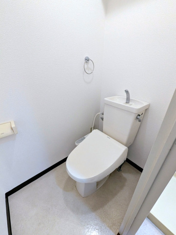 トイレ　温水洗浄暖房便座付き