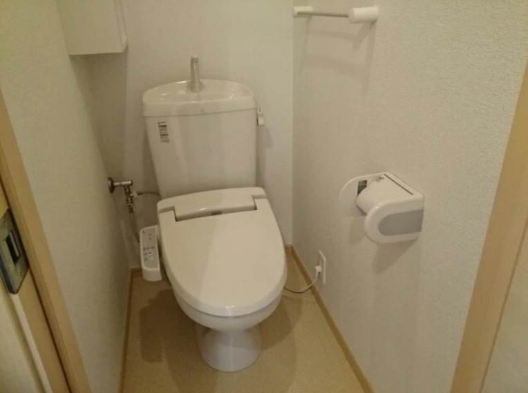 トイレ　別号室の写真です。ご参考までに