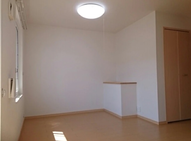 居室・リビング　別号室の写真です。ご参考までに