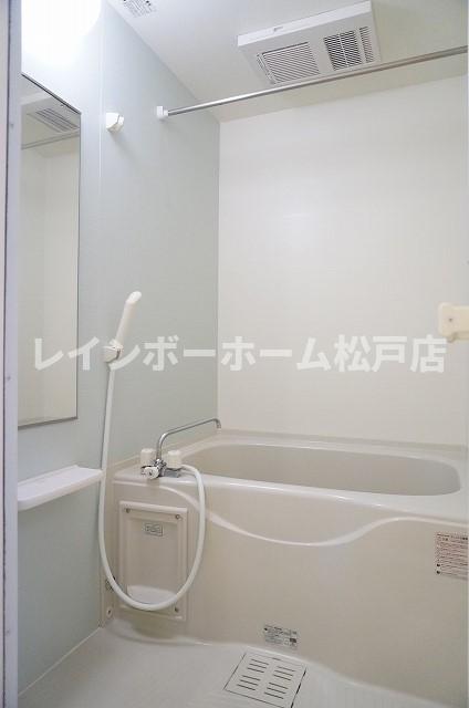 バス・シャワールーム　ゆったり過ごせるお風呂です