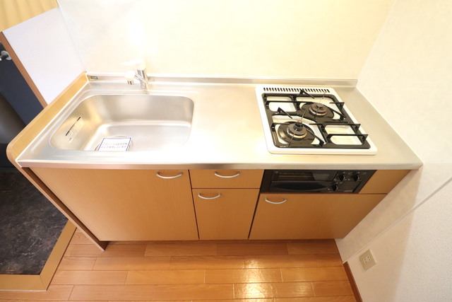 キッチン　ガスコンロ２口＆グリル付き
