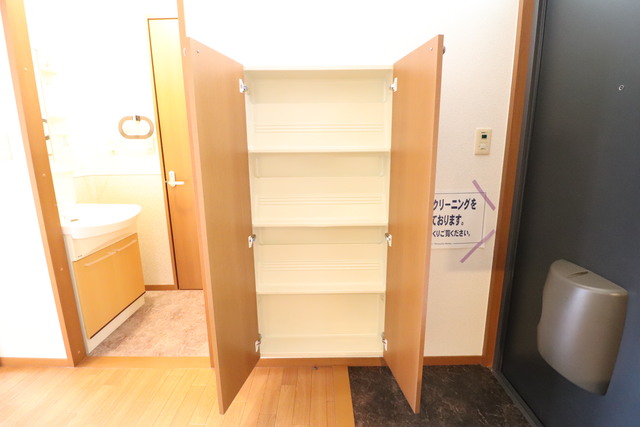 収納　シューズボックス