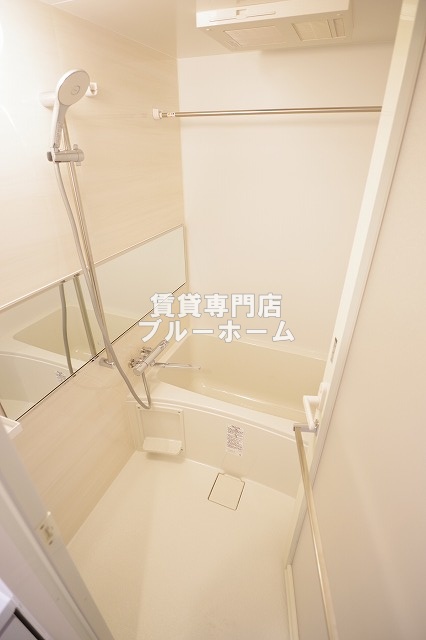 バス・シャワールーム　お風呂は浴室乾燥機付き！