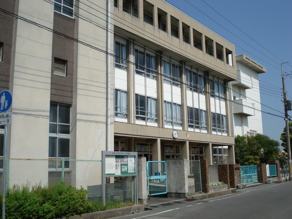 小学校　伊丹市立　昆陽里小学校（小学校）まで599m