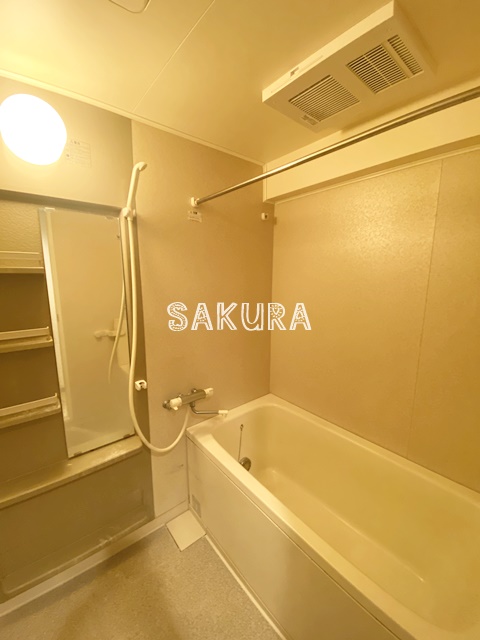 バス・シャワールーム　ご家族や長時間入浴に便利な追い炊き機能付きです♪