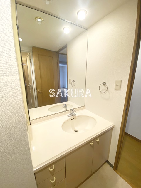 洗面設備　身支度に便利な洗面台！