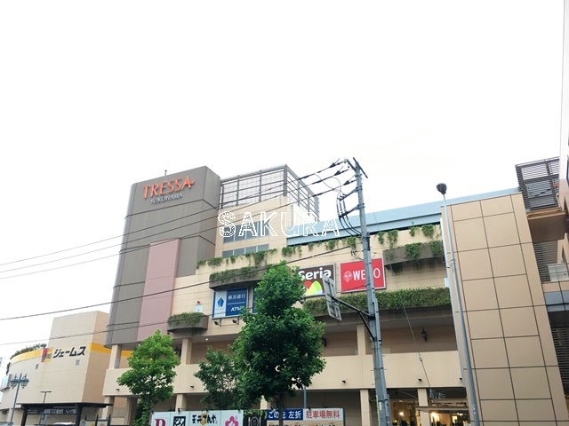ショッピングセンター　トレッサ横浜（ショッピングセンター）まで611m