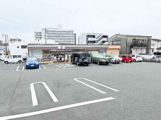 コンビニ　セブンイレブン豊橋立花町店（コンビニ）まで875m