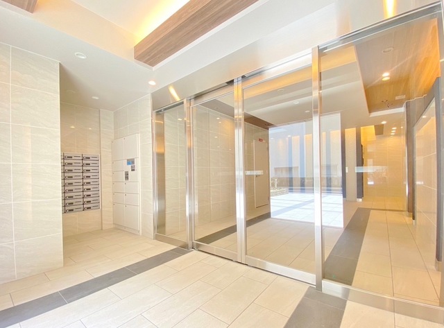 ロビー　オートロック