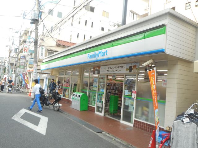 コンビニ　ファミリーマート（コンビニ）まで320m