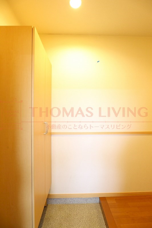 玄関　玄関からお部屋の中が見えないので急な来客でも安心です。