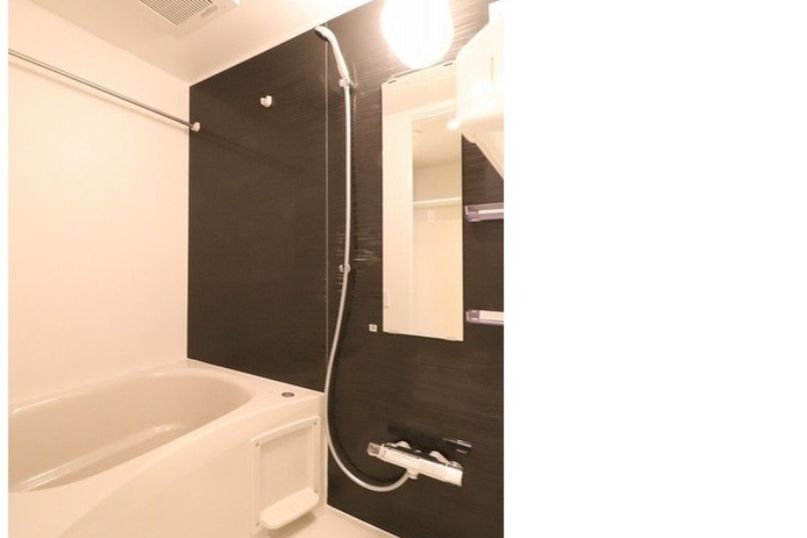 バス・シャワールーム　コンパクトで使いやすいお風呂です