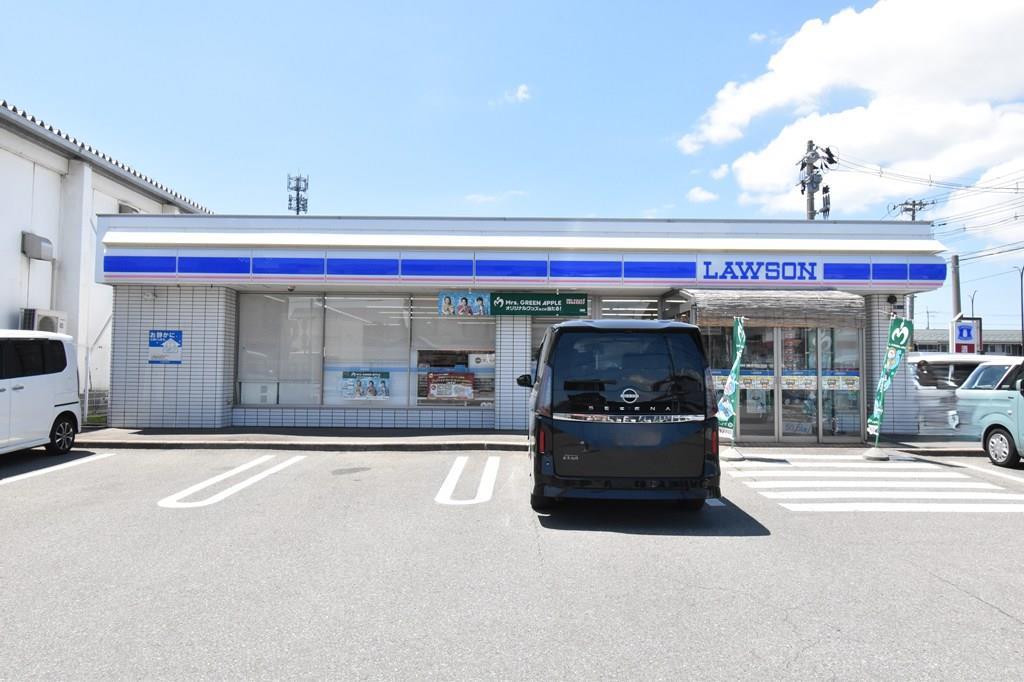 コンビニ　ローソン外旭川八柳店（コンビニ）まで650m