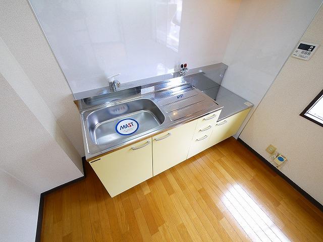 キッチン　コンパクトなキッチンで掃除もラクラク