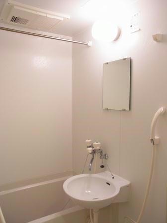 バス・シャワールーム　雨の日にも便利な浴室乾燥機付き