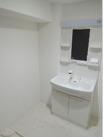 洗面設備　独立洗面化粧台が付いています
