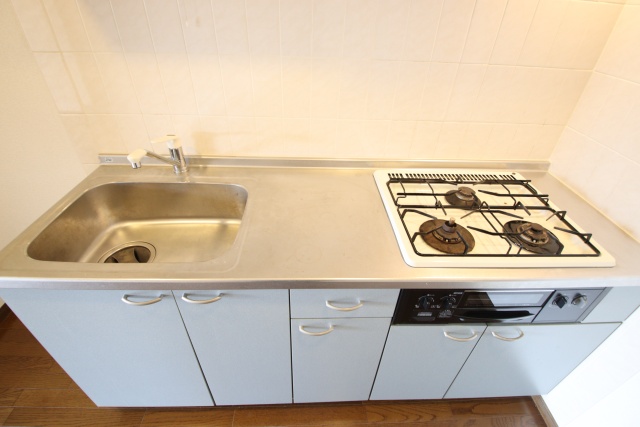 キッチン　※別号室の写真のため、現状優先となります。